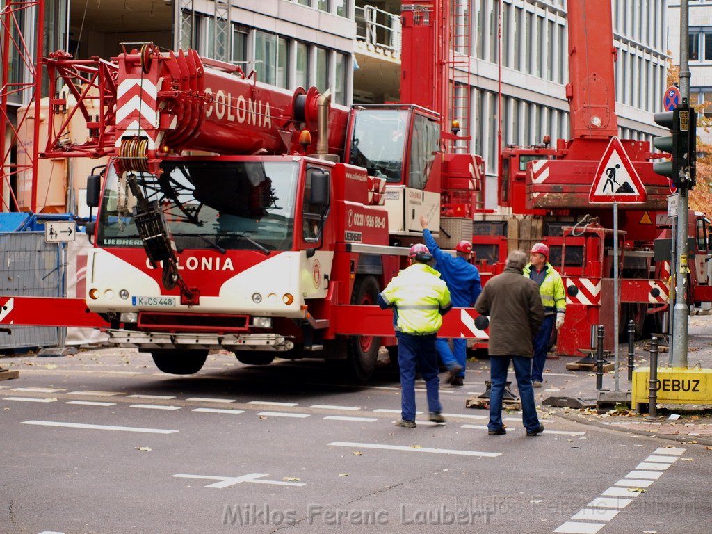 Ausleger vom Mobil Kran abgerissen Koeln Schaafenstr Habsburgering P079.JPG